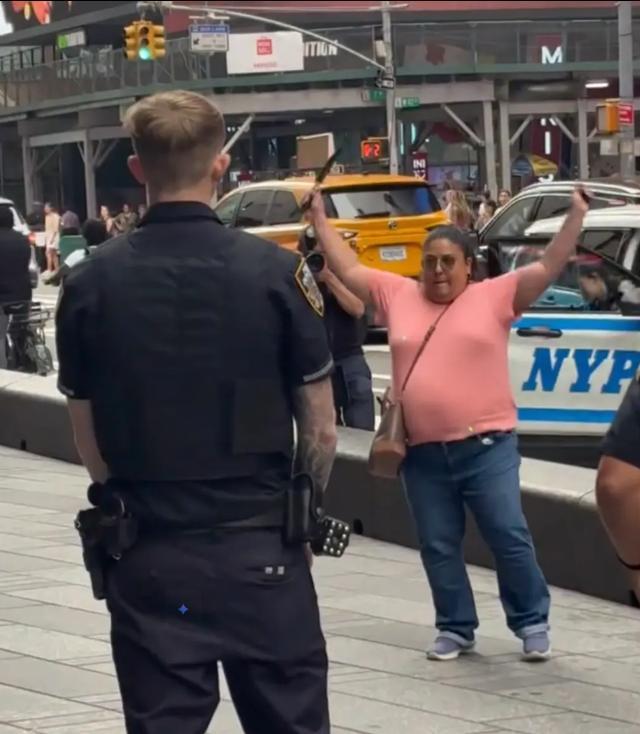 老虎機：美國銀行32嵗副縂裁遇刺身亡，剛結束産假恢複工作，兇手哥哥：妹妹有3個女兒，是心理學碩士，患有産後抑鬱和雙相情感障礙